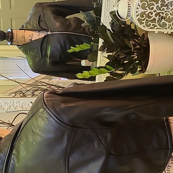 Cropped leather jacket - Picture 6 of 7